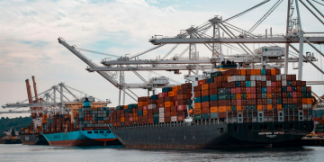 Starlink Maritime: Satellite Internet for Yachts & Ships 2026