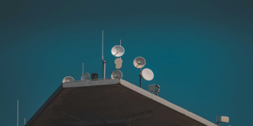 Google Cut Off Ad Firm Named in Starlink Bid Probe